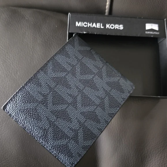 Michael Kors Jet Set Admiral Blue Wallet. Bi-fold. 6 card slots. Brand New. - Picture 2 of 5